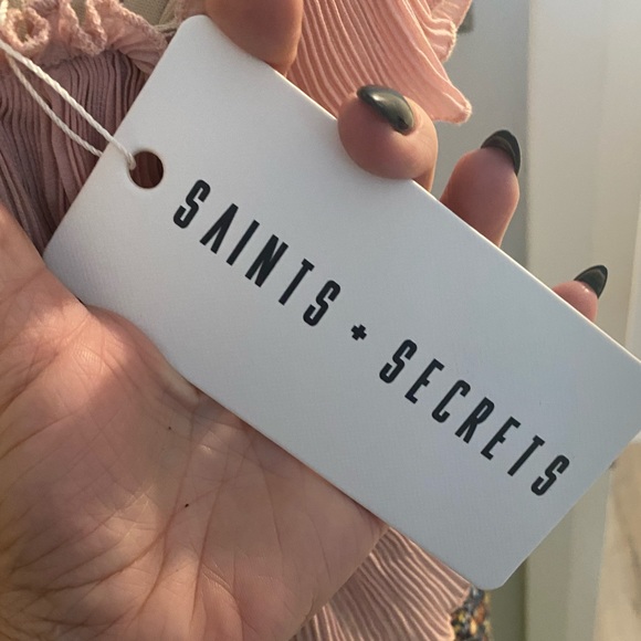 Blush off the shoulder dress. Large - Picture 2 of 7